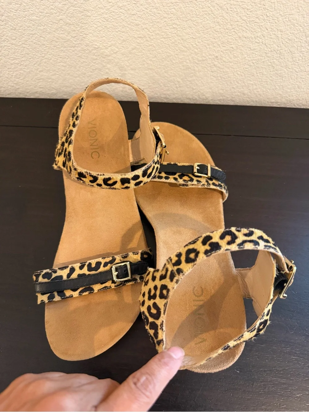 Vionic chic leopard